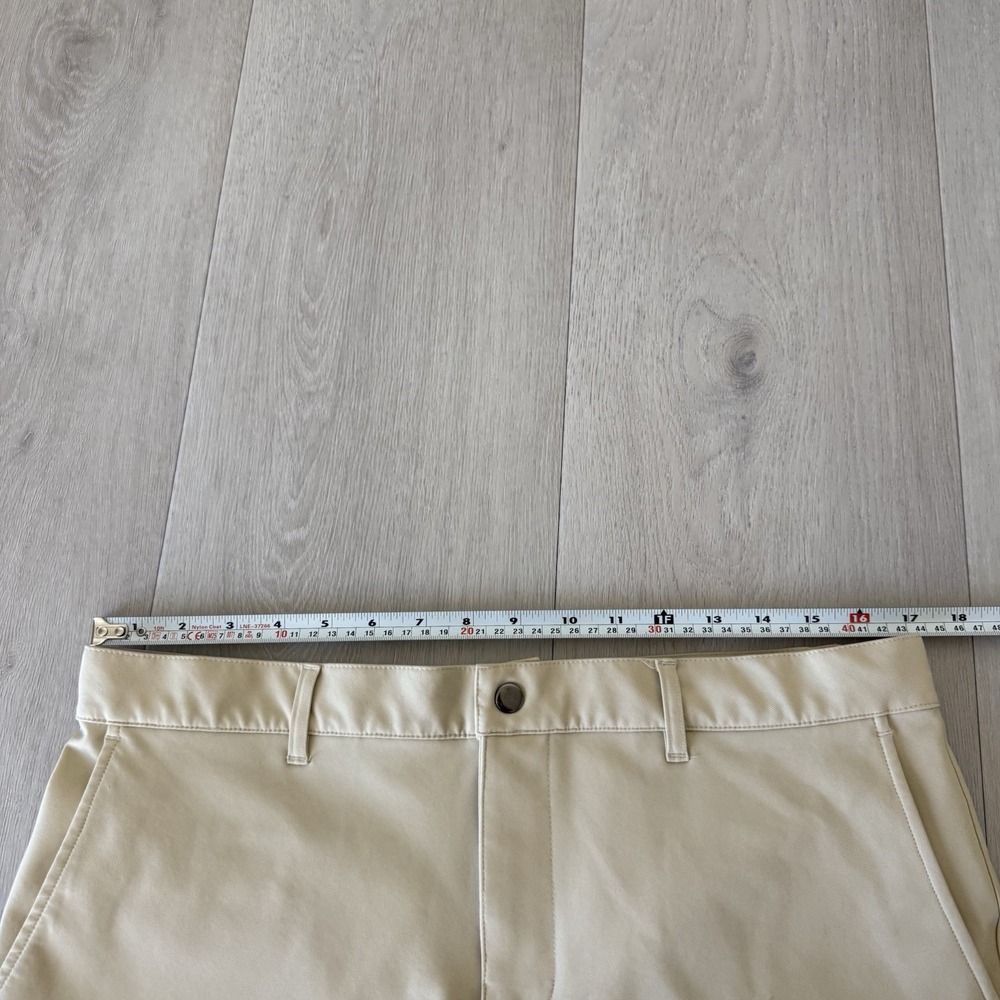 State and Liberty Shorts Mens Size 34 Beige Tan 9" Performance Stretch Athletic - Picture 5 of 13